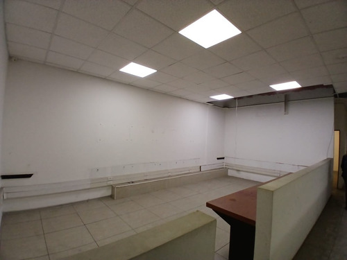 Excelente Local De 1241m2 Con Excelente Exposición En Venta