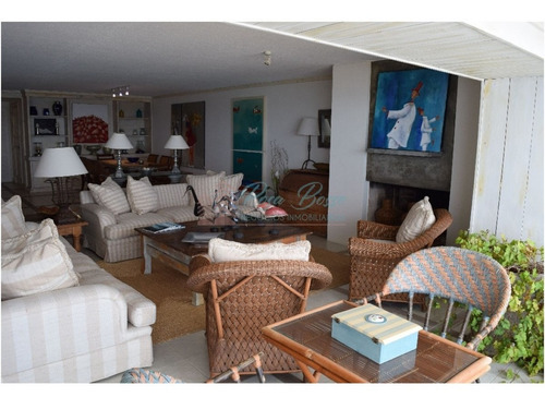 Apartamento En Brava, 3 Dormitorios *- Ref: 2144
