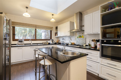 Preciosa Casa En Venta De 4 Dormitorios