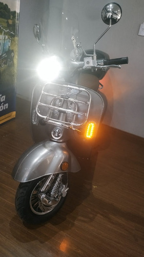 Imagen 13 de 25 de Scooter Electrico Vespa Sunra Litio Moto Electrica Retro