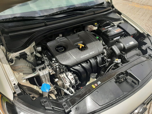 Imagen 9 de 15 de Hyundai Elantra 2018 2.0 Gls Premium At