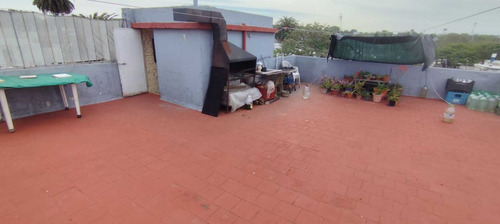 Av Italia Y Comercio Prox. Tipo Casita Ph P. Alta , Buena Construcción , Pisos Pinotea, Puertas De Cedro, 75 M2 Edif + 58 M2 Terraza C/parrillero, Oportunidad !!!!