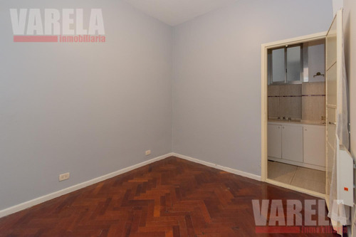 Reservada!!av. Córdoba 1350 Piso 4to. Al Frente 3 Ambientes.
