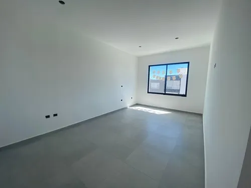 Amplia Casa En San Isidro Juriquilla, En Condominio Cerrado Con Vigilan