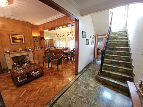 Casa Lote Propio 5 Amb. Con Jardín Y Pileta Floresta
