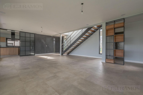 Casa En Venta En Puertos / Escobar