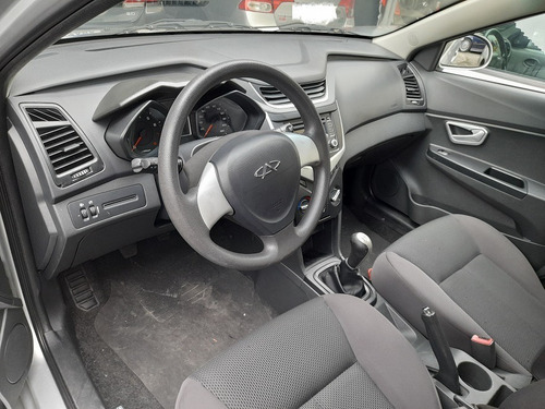 Imagem 7 de 12 de Chery / Celer Hatch Act 1.5 16v 2018 Prata