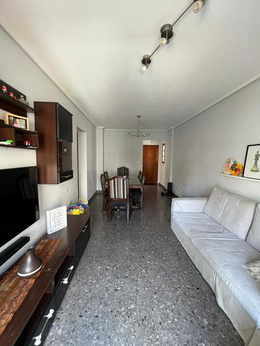 Departamento 4 Amb Con Balcon En La Mejor Zona De Flores