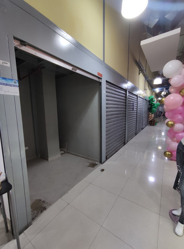 Imagen 2 de 7 de Local Totalmente Equipado En Cc Gran Bazar, Maracay. 04124203381.