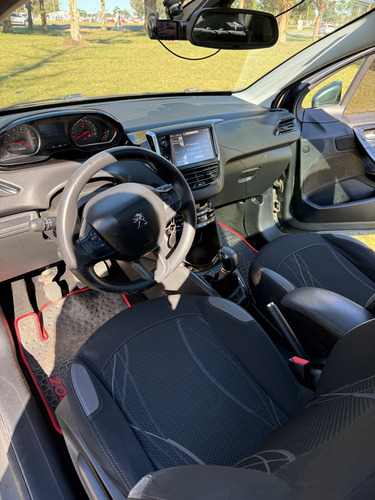 Peugeot 208 1.2 Nivel 6