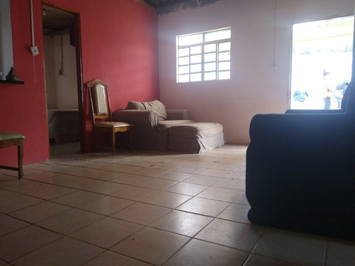 Imagem 13 de 14 de Casa 3 Dorms Com Garagem / Ótima Localização/ Toda Murada