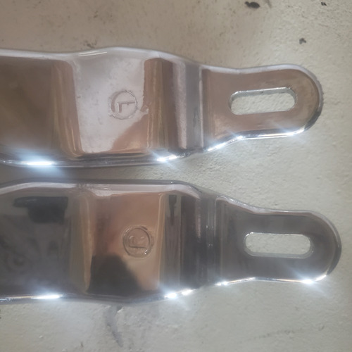 Soporte Carenado Liru82yf11034-2 Para Touring 15+ Cromado (Usado)