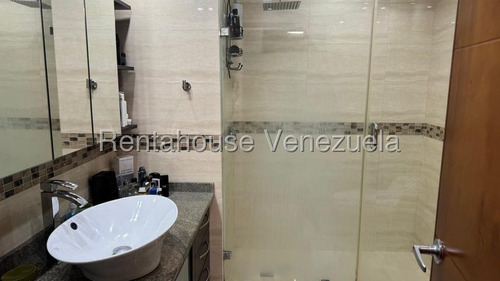Apartamento Remodelado En Venta En El Cigarral 25-24502 Cs
