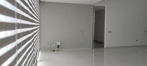 Residencia En Zona Exclusiva Coto Al Norponiente De La Ciudad De Aguascalientes De Un Nivel Y 4 Recamaras Canchas, Alberca Todas Las Amenidades En 610 Mts De Terreno Y 380 Mts De Construcción