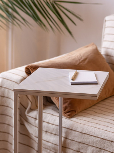 Imagen 8 de 10 de Mesa De Arrim Simil Marmol Con Est. Hierro Minimalista
