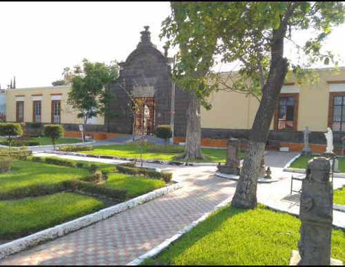 Fosa En Emblemático Panteón De Mezquitan Guadalajara Jalisco