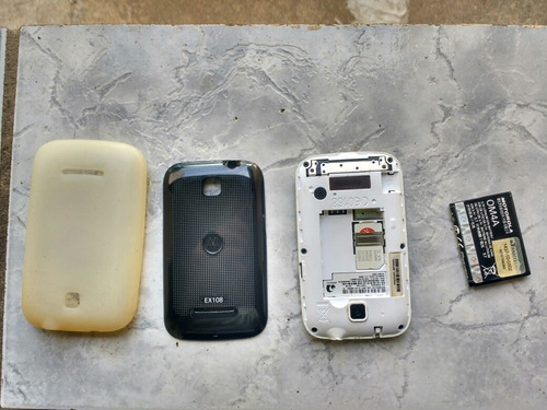 Celular Motorola Ex108 Bateria Zerou Não Esta Ligando