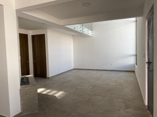 Renta De Casa Semi-nueva En Toluca - Cacalomacan Casa Hermosa , En El Primer Cuadro De La Zona Residencial Campestre De Cacalomacan El Mas Exclusivo A 20 Min Del Centro De Toluca.