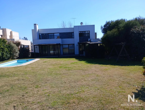 Casa De 4 Dormitorios En Lomas De La Tahona