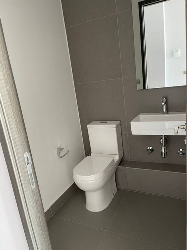Imagen 6 de 12 de Luminosa Oficina En Arriendo, Excelente Ubicación