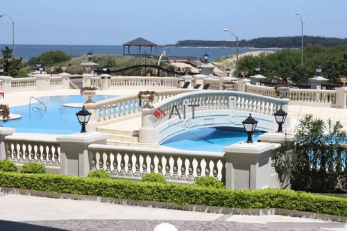 Categoria Sobre Playa Mansa. 3 Dormitorios Y Dependencia. La Mejor Vista.