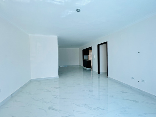 Vendo Amplio Apartamento 2do Nivel Residencial Las Cayenas