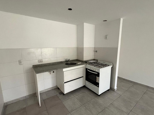 Departamento De Dos Ambientes En Planta Baja