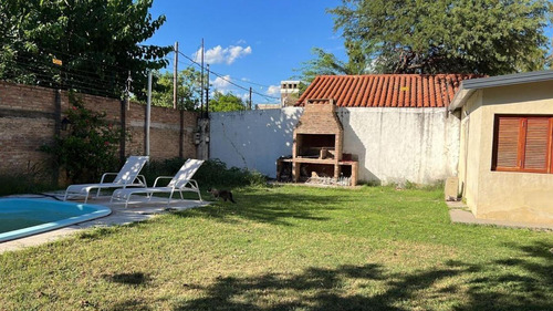 Casa En Venta - 4 Dormitorios 4 Baños - Cochera - 620mts2 - Santiago Del Estero