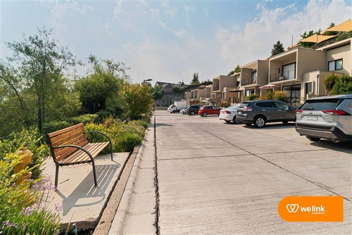 Casa En Venta De 4 Dorm. En Lo Barnechea