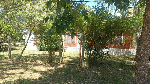 Casa Con Estufa Leña,aire Acond., Una Cuadra Playa