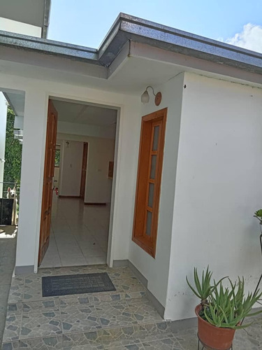 Venta De Comoda Y Espaciosa Casa Con Dos Anexos, En Cumbres De Curumo Bv
