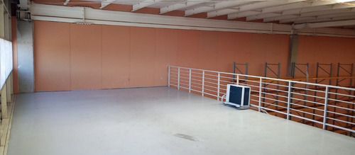 Excelente Bodega Con Racks Y Bajos Gastos Comunes