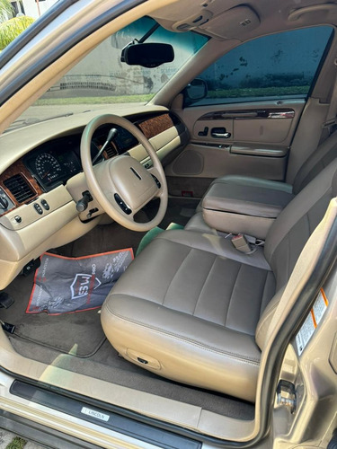 Lincoln Town Car