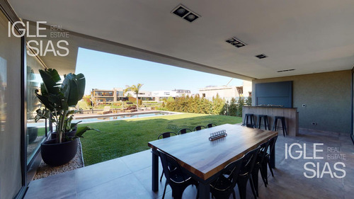 Casa En Venta Al Río 3 Dormitorios En El Yacht, Nordelta