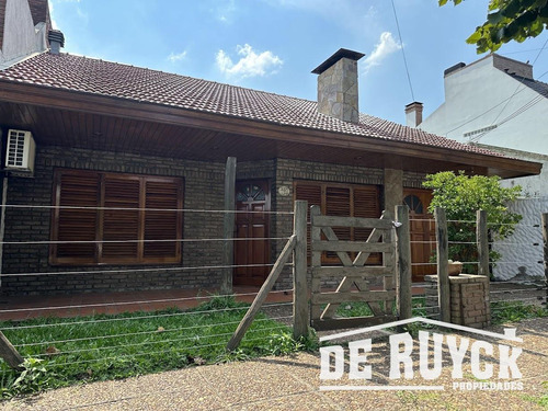 Chalet En Pleno Barrio Los Cedros