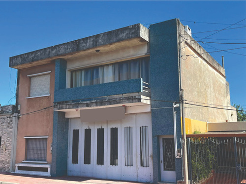 Dos Casas Casas Con Local Comercial En Venta. (id: 100185).