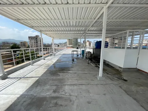 Edificio Comercial Maneiro