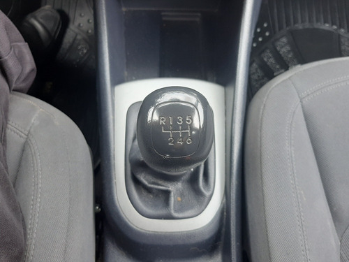 Imagen 14 de 15 de Kia Rio 1.6 Ex Sedan Mt 2017 Ac Abs Ee Vt Ba