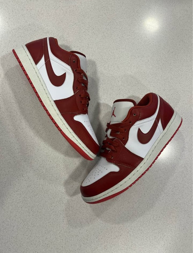 Zapatillas Jordan 1 Low Rojas (Usado)