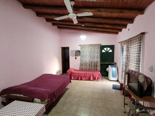 Casa Quinta Con Pileta, Y Amplio Terreno Parquizado