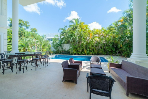 Residencial En Venta En Lagos Del Sol ( Estilo Neoclasica)