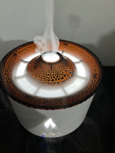 Humificador Con Efecto De Llama Volcanica Blanco Con Tapa Negra