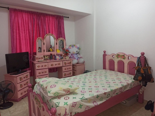 Imagen 11 de 14 de Townhouse En Venta En Barrio Sucre, Maracay 22-13334/ 0424-3392775