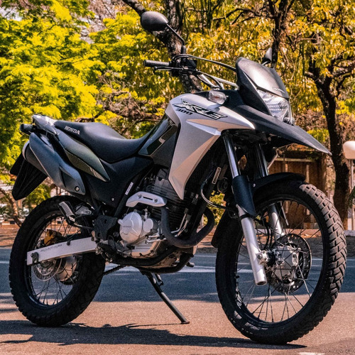 Imagem 1 de 10 de Moto Honda Xre 300 Preta Ano 2018 Com Baixo Km