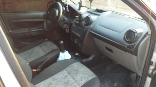 Imagem 7 de 11 de Ford Fiesta 2008 1.0 Flex 5p