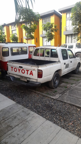 Toyota Hilux 2.4l 4x2