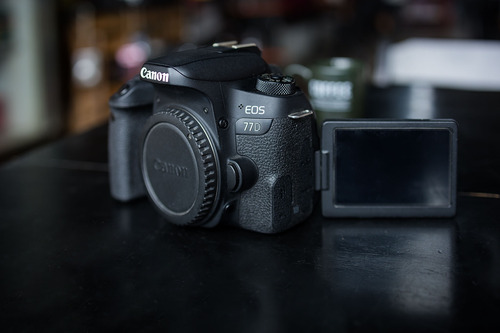 Canon Eos 77d Dslr (Usado)