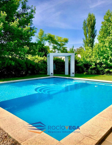 Casa En Venta En Barrio Santa Ana Moreno