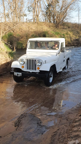 Imagen 2 de 13 de Jeep Ika 1974