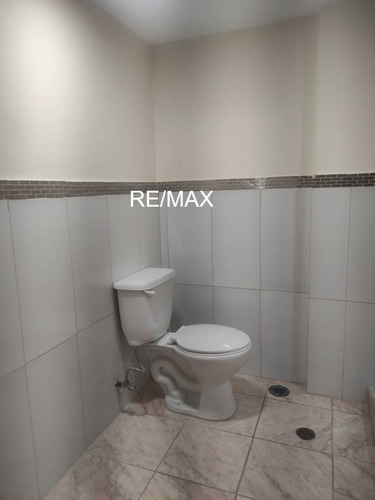Venta Hermoso Th En Urbanizacion Asocibal Norte, Carenero, Higuerote